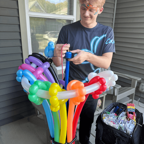 Balloon twisting in action